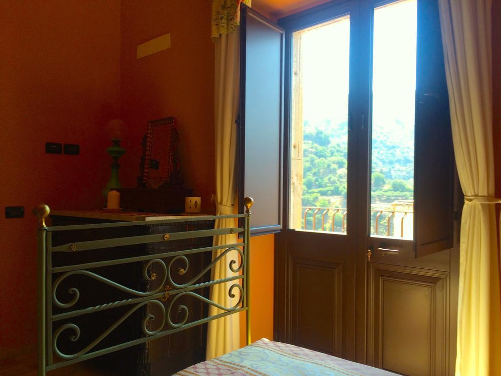 Apartamento Palazzo Cutrufelli Graniti Habitación foto